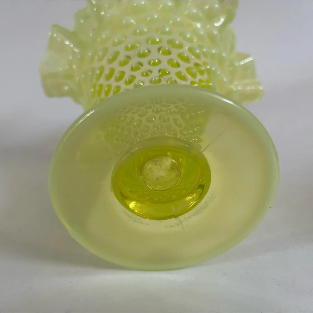 •Vintage Fenton Vase Topaz Yellow Hobnail Uranium Vase• - Picture 8 of 12